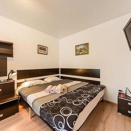 New Appartment Near Kyiv Airport エクステリア 写真