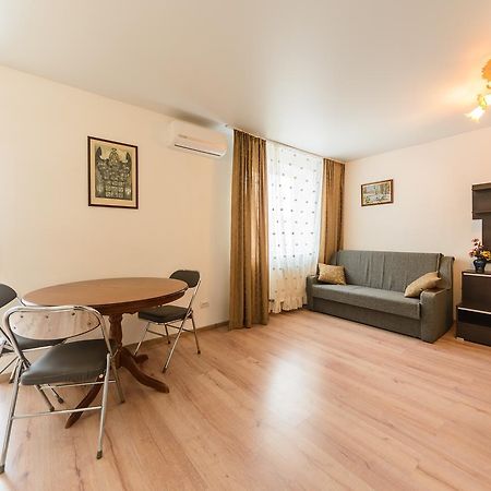 New Appartment Near Kyiv Airport エクステリア 写真
